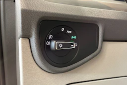 ruskea (beige) Volkswagen Touran 2016 kuva 27.