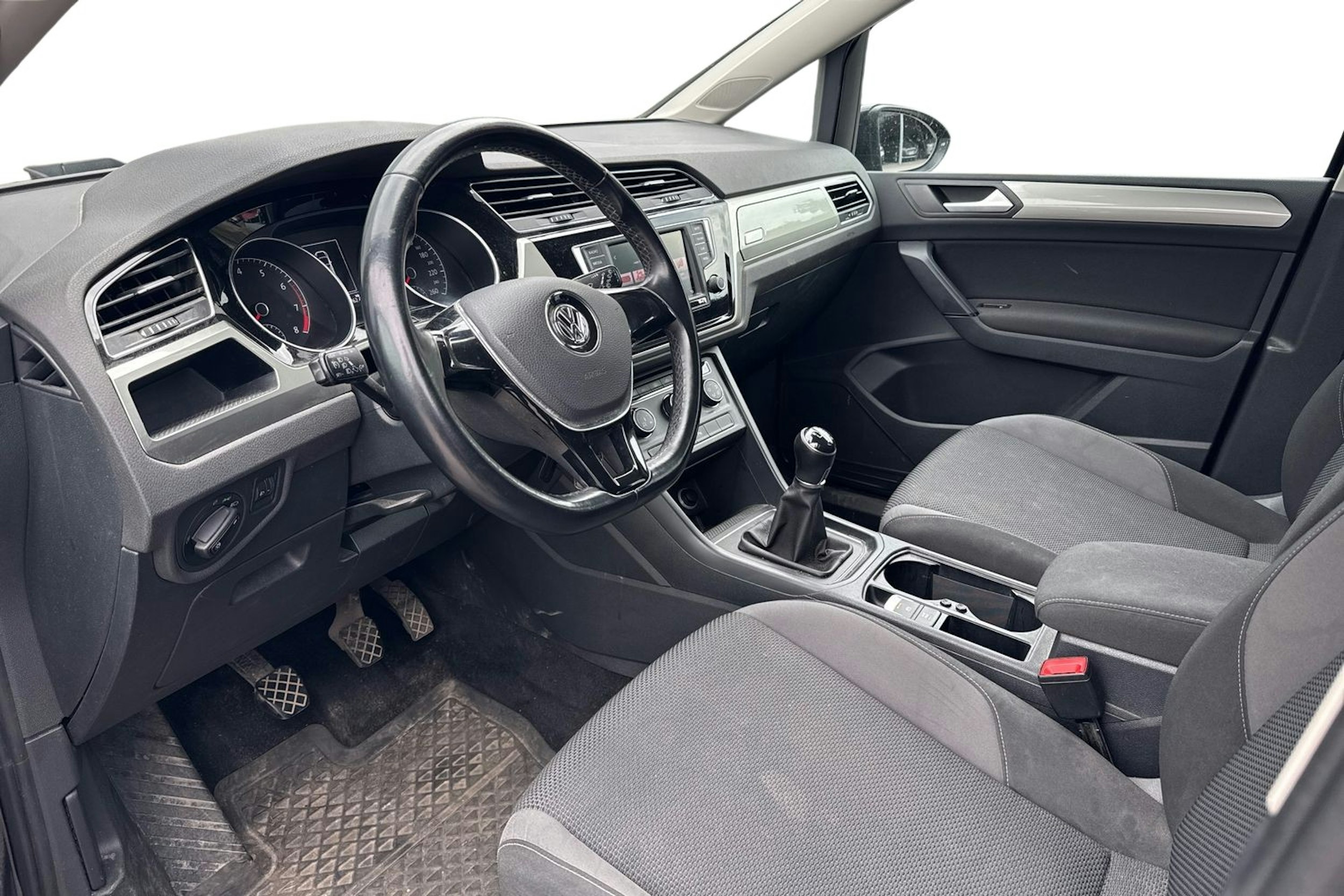 musta Volkswagen Touran 2016 kuva 3.