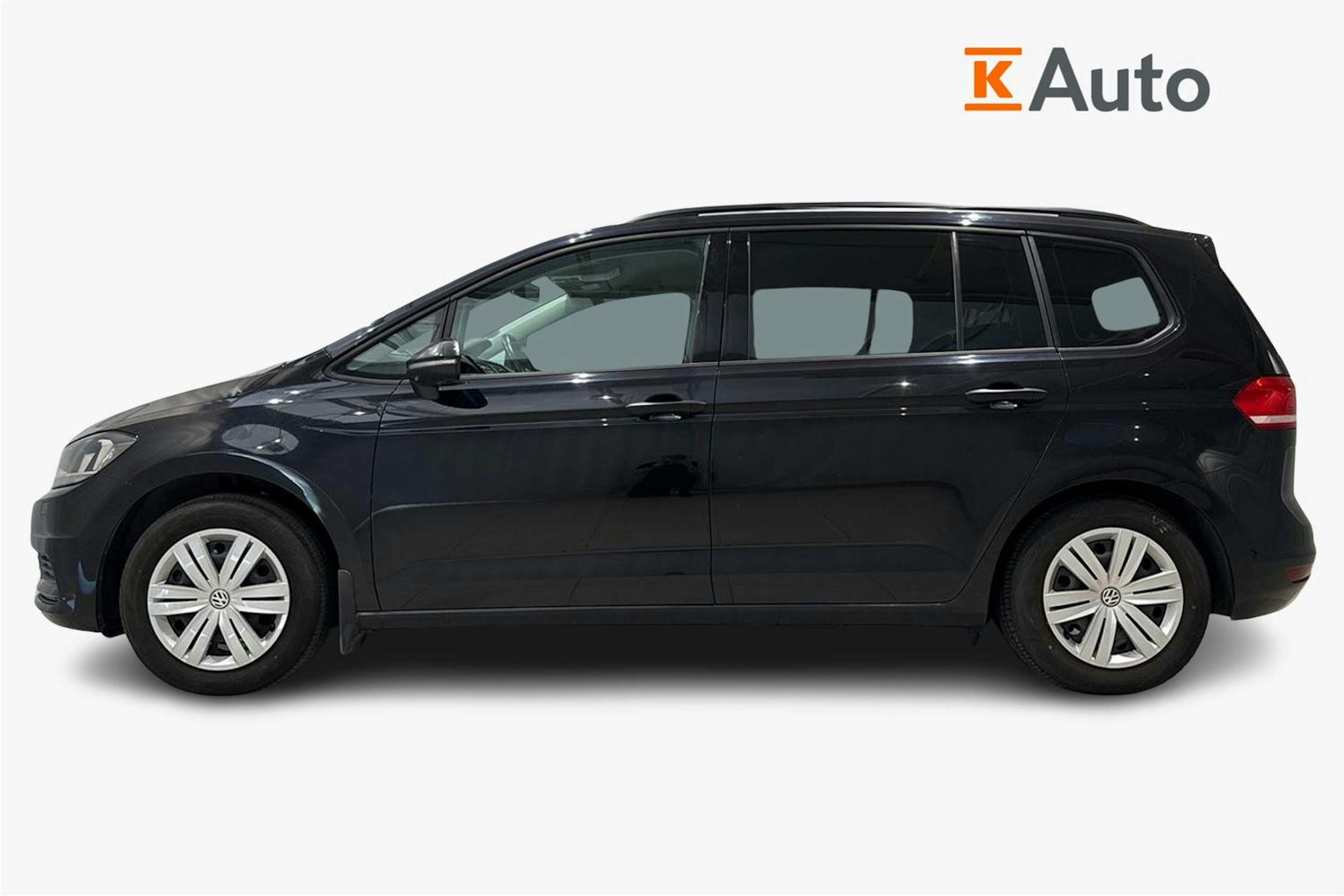 musta Volkswagen Touran 2016 kuva 6.