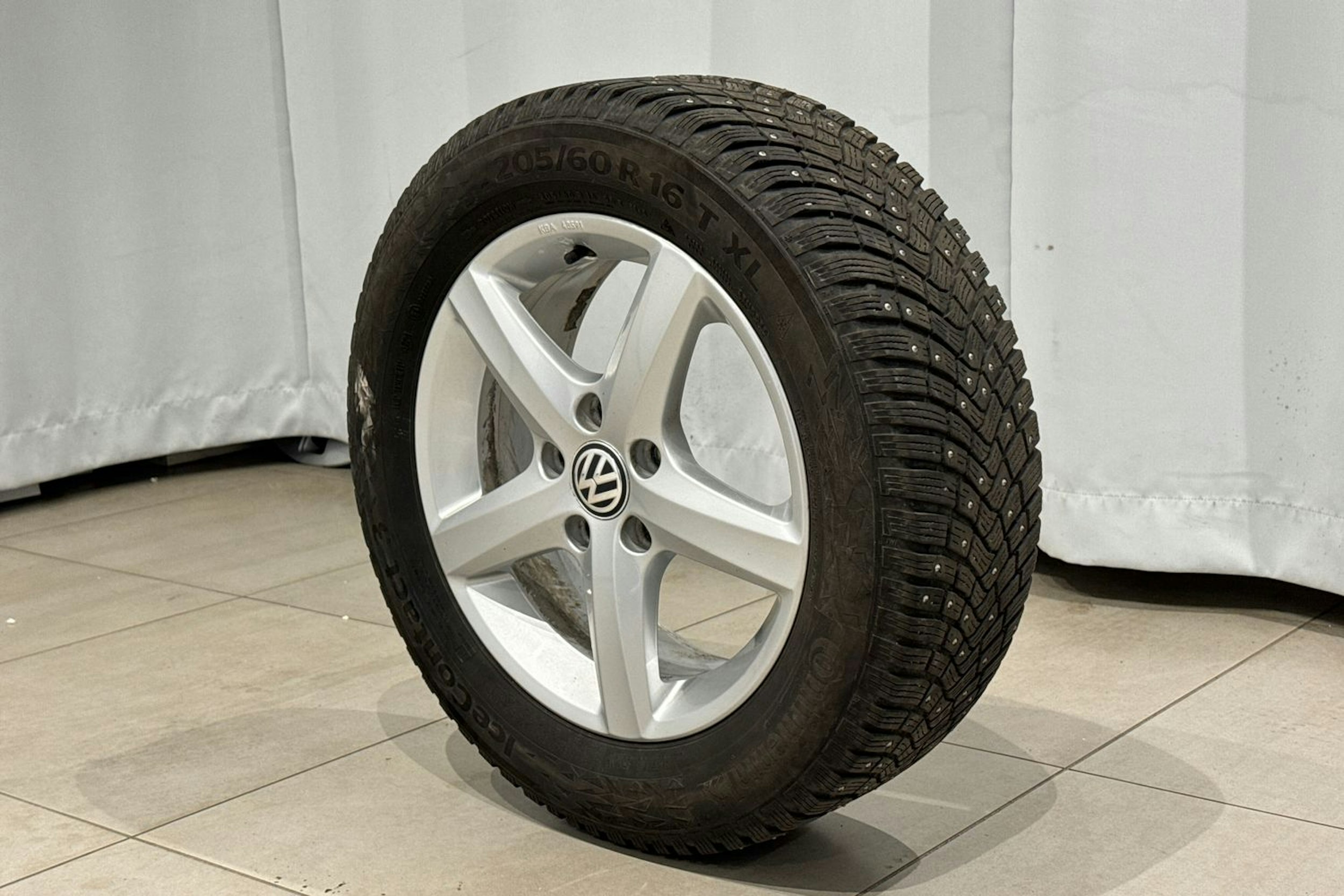 musta Volkswagen Touran 2016 kuva 14.