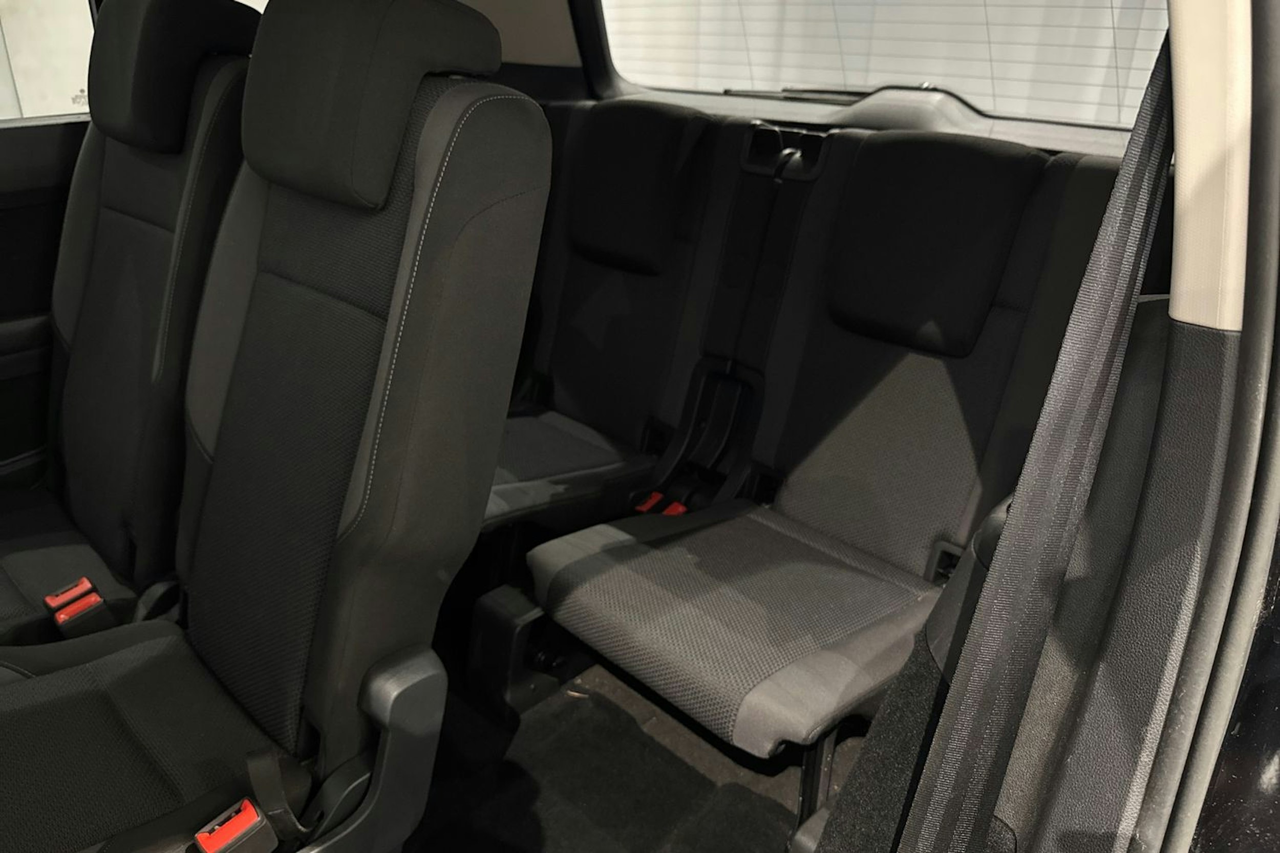 musta Volkswagen Touran 2016 kuva 15.