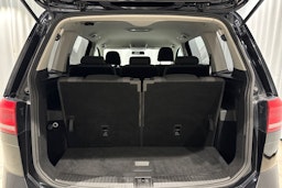 musta Volkswagen Touran 2016 kuva 16.
