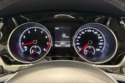 musta Volkswagen Touran 2016 kuva 19.