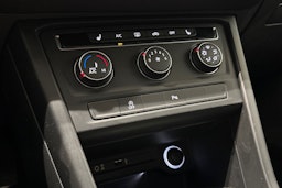 musta Volkswagen Touran 2016 kuva 20.
