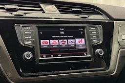 musta Volkswagen Touran 2016 kuva 21.