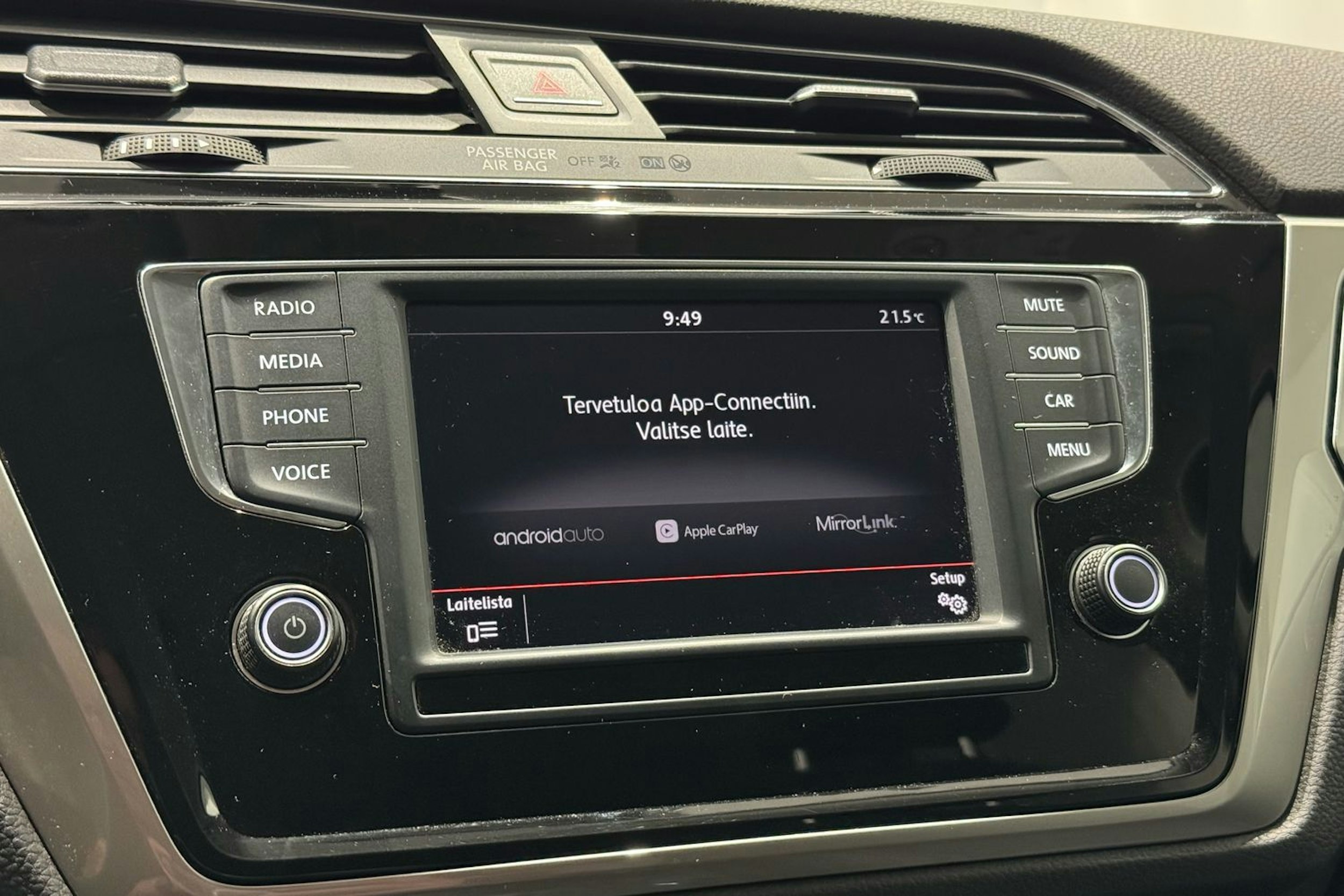 musta Volkswagen Touran 2016 kuva 24.