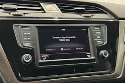 musta Volkswagen Touran 2016 kuva 24.