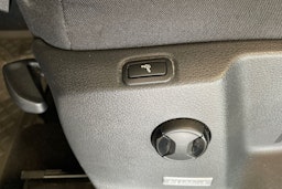 musta Volkswagen Touran 2016 kuva 15.