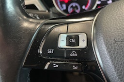 musta Volkswagen Touran 2016 kuva 18.