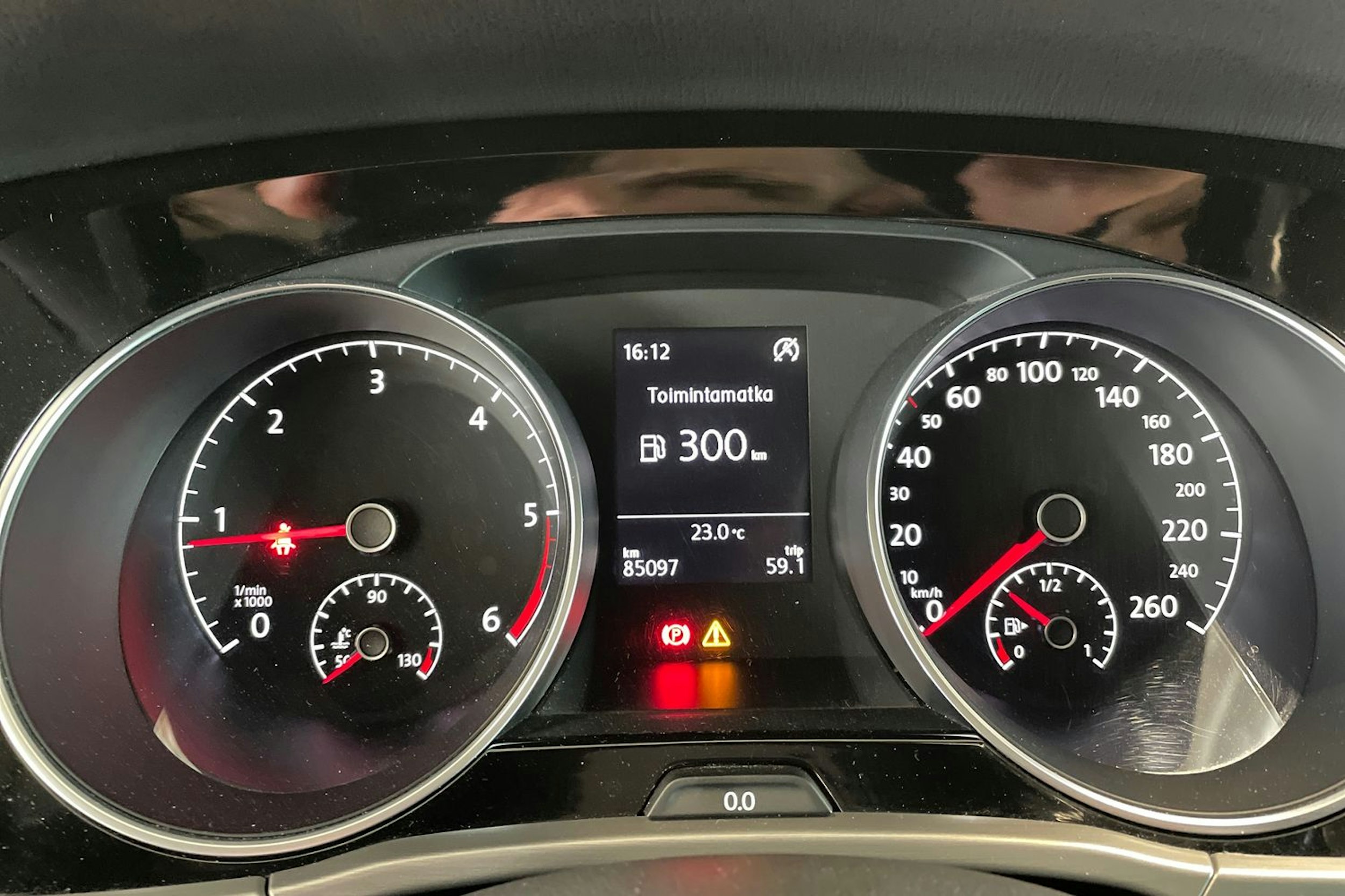 musta Volkswagen Touran 2016 kuva 19.