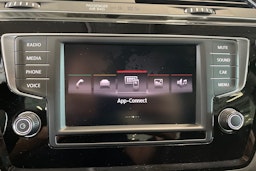 musta Volkswagen Touran 2016 kuva 21.