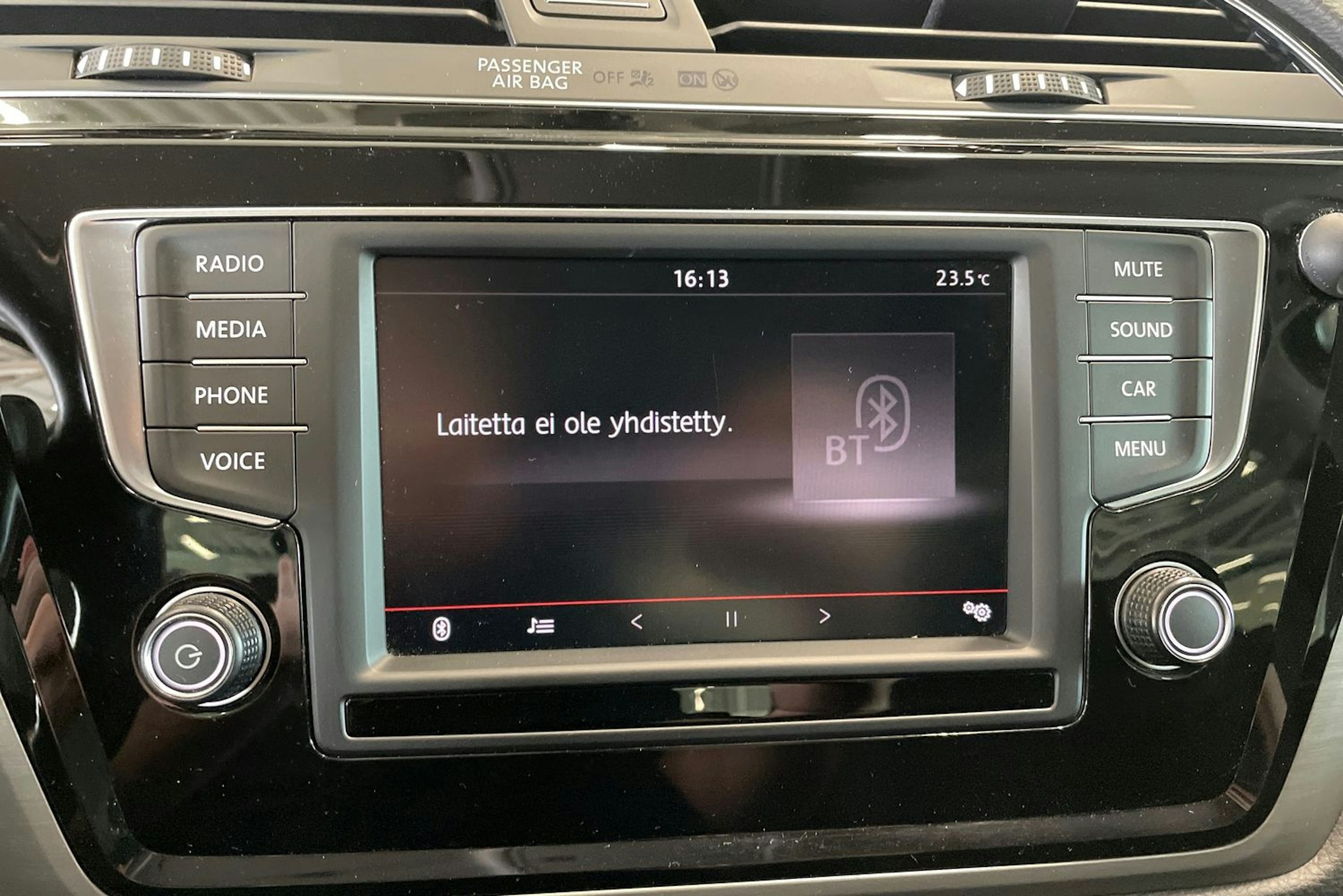 musta Volkswagen Touran 2016 kuva 23.