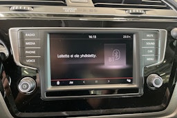 musta Volkswagen Touran 2016 kuva 23.