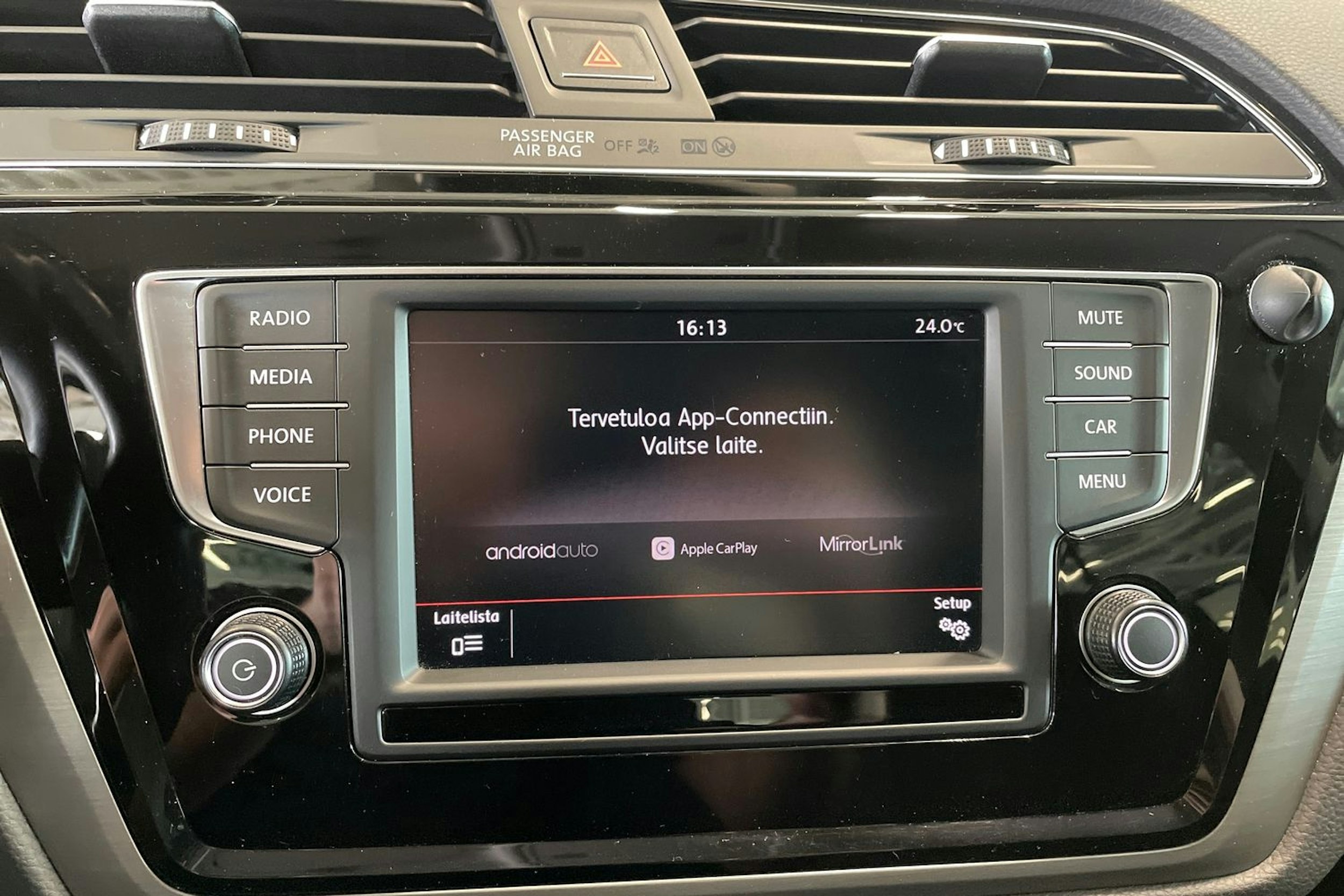 musta Volkswagen Touran 2016 kuva 25.