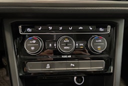 musta Volkswagen Touran 2016 kuva 26.