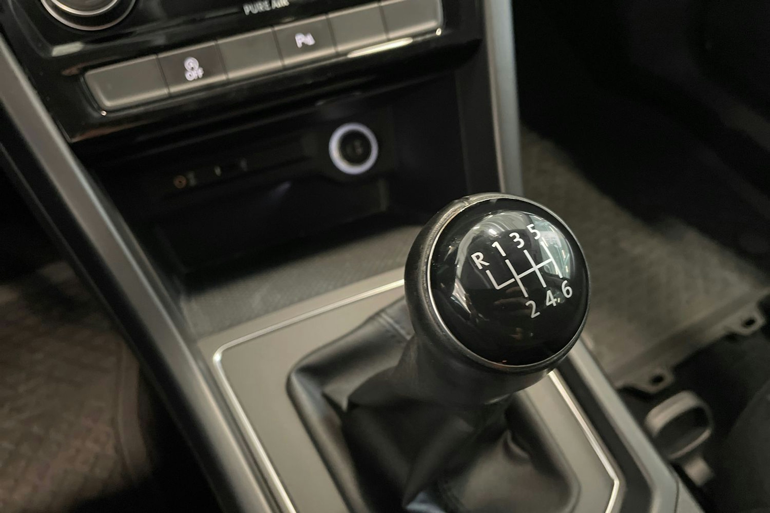 musta Volkswagen Touran 2016 kuva 27.