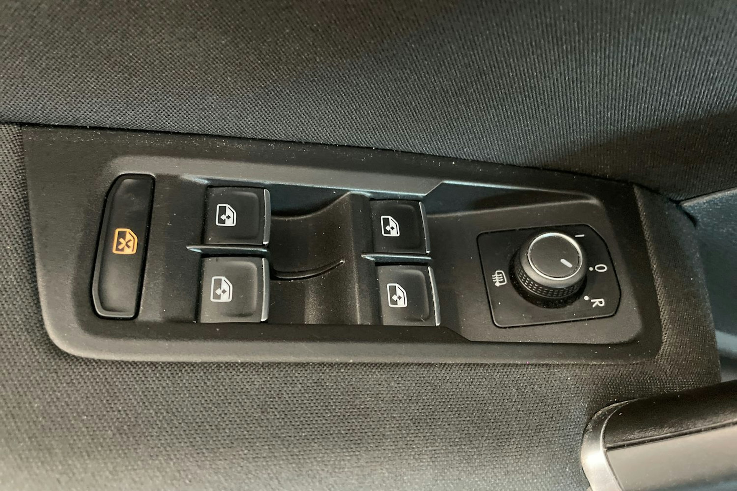 musta Volkswagen Touran 2016 kuva 30.