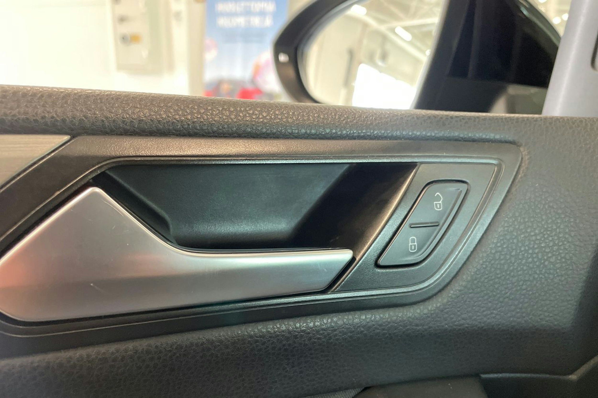 musta Volkswagen Touran 2016 kuva 31.