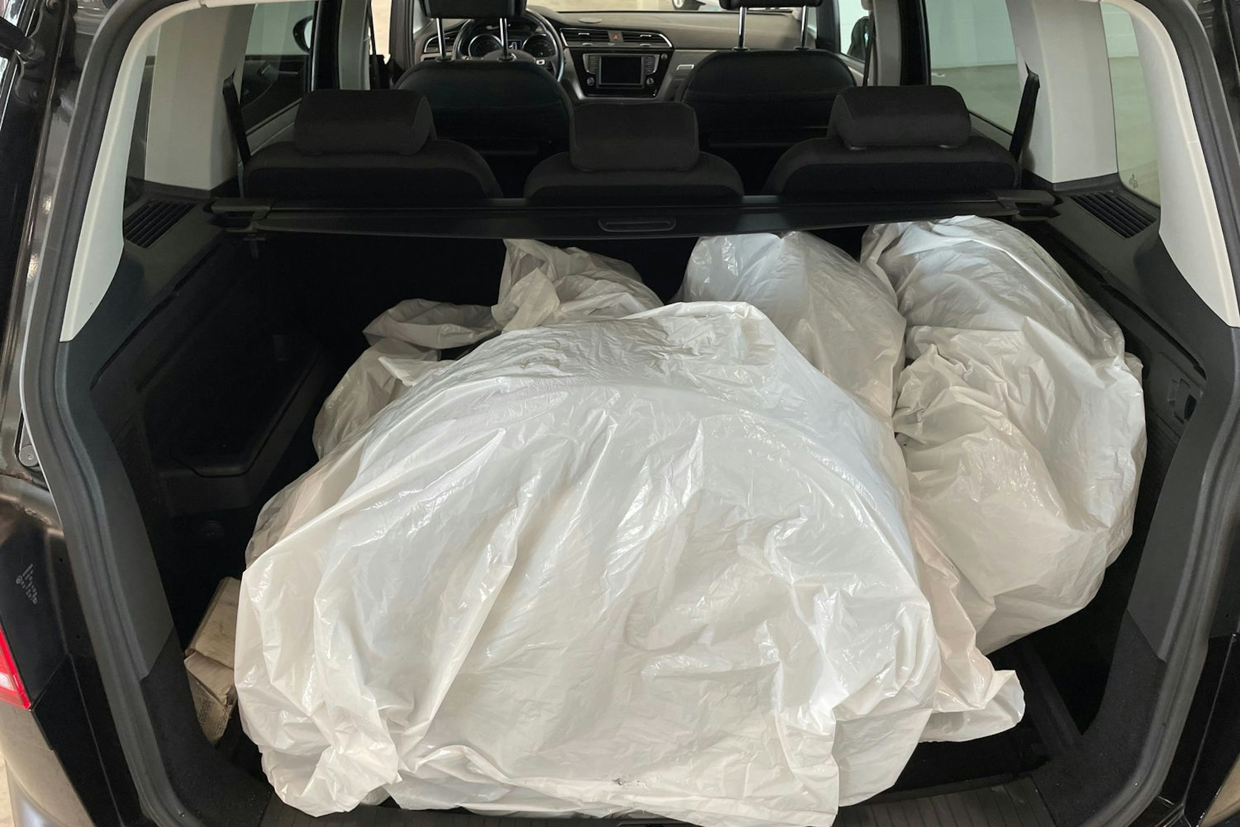 musta Volkswagen Touran 2016 kuva 32.