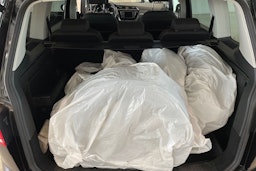musta Volkswagen Touran 2016 kuva 32.