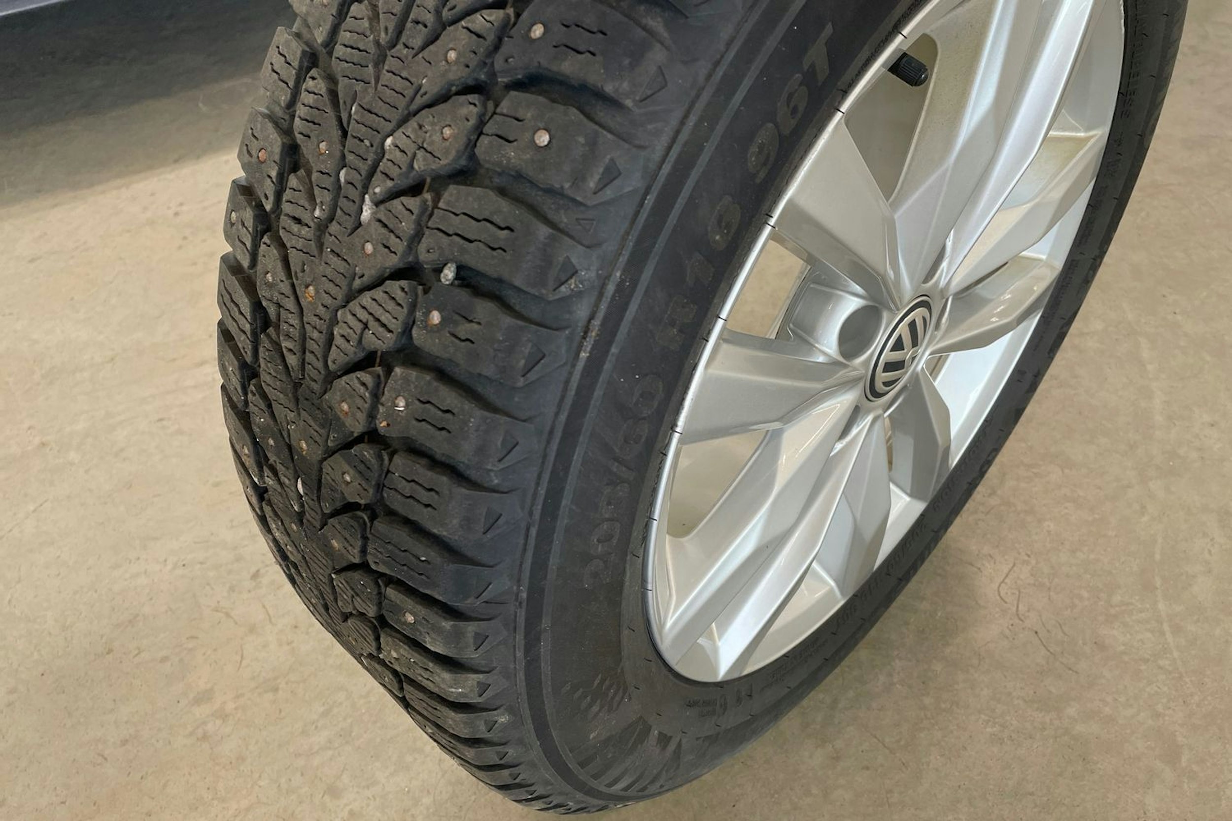 musta Volkswagen Touran 2016 kuva 33.