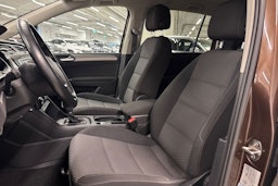 Ruskea (beige) Volkswagen TOURAN 2016 kuva 13.