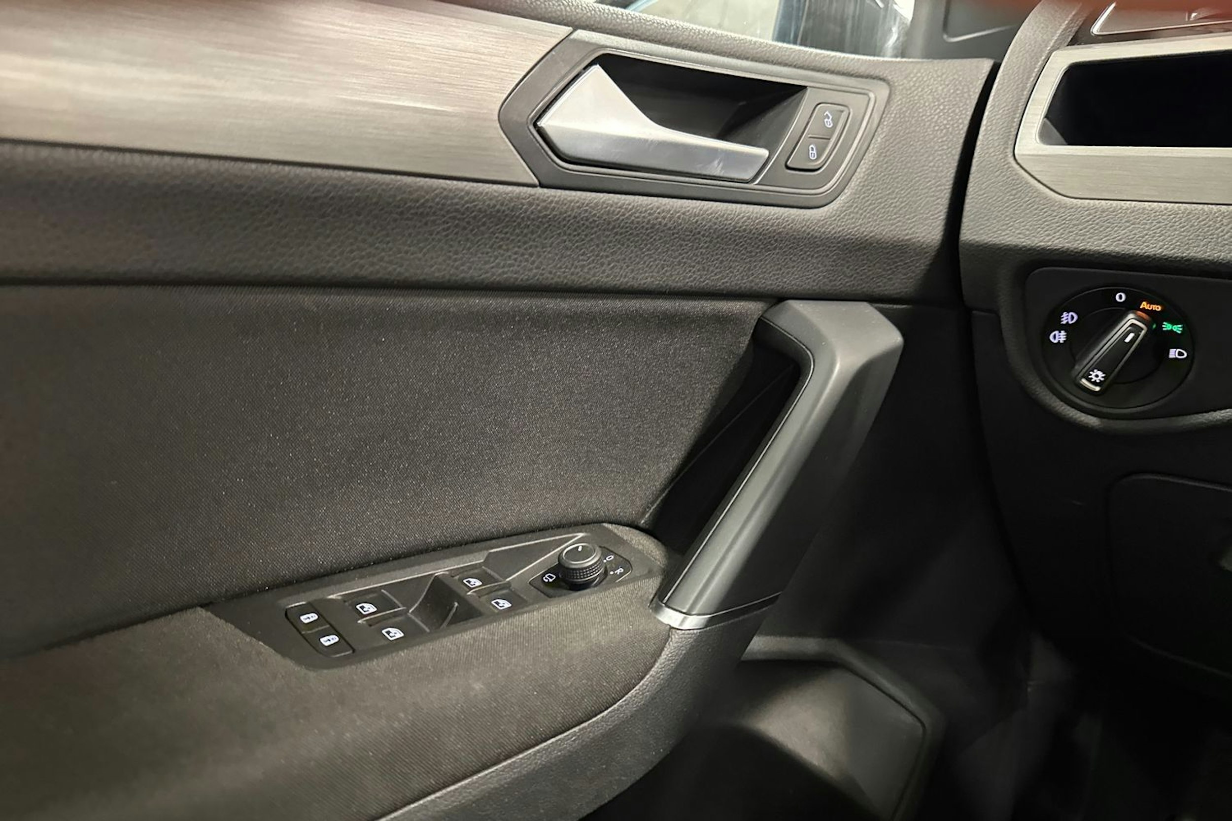 Ruskea (beige) Volkswagen TOURAN 2016 kuva 18.