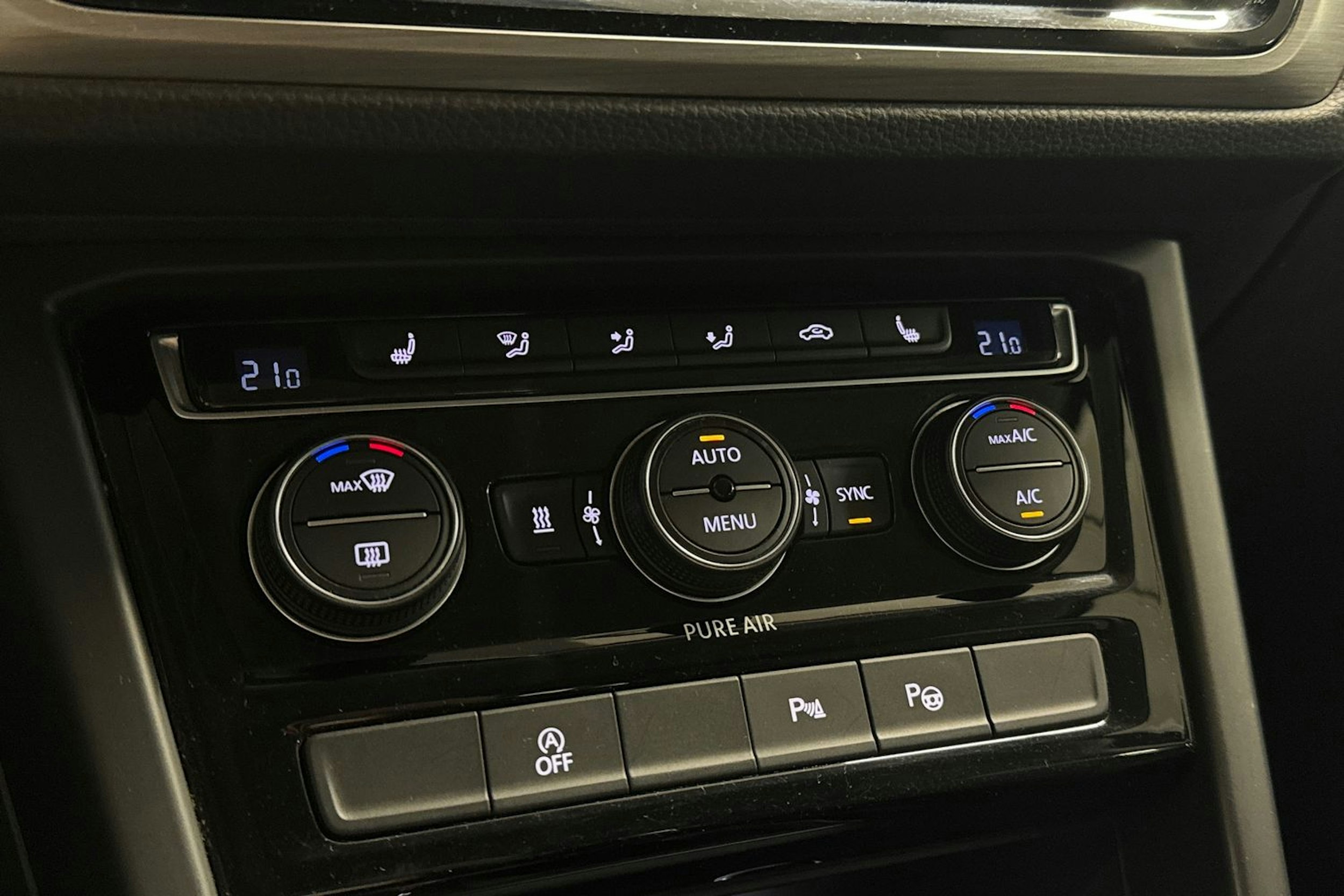 Ruskea (beige) Volkswagen TOURAN 2016 kuva 23.