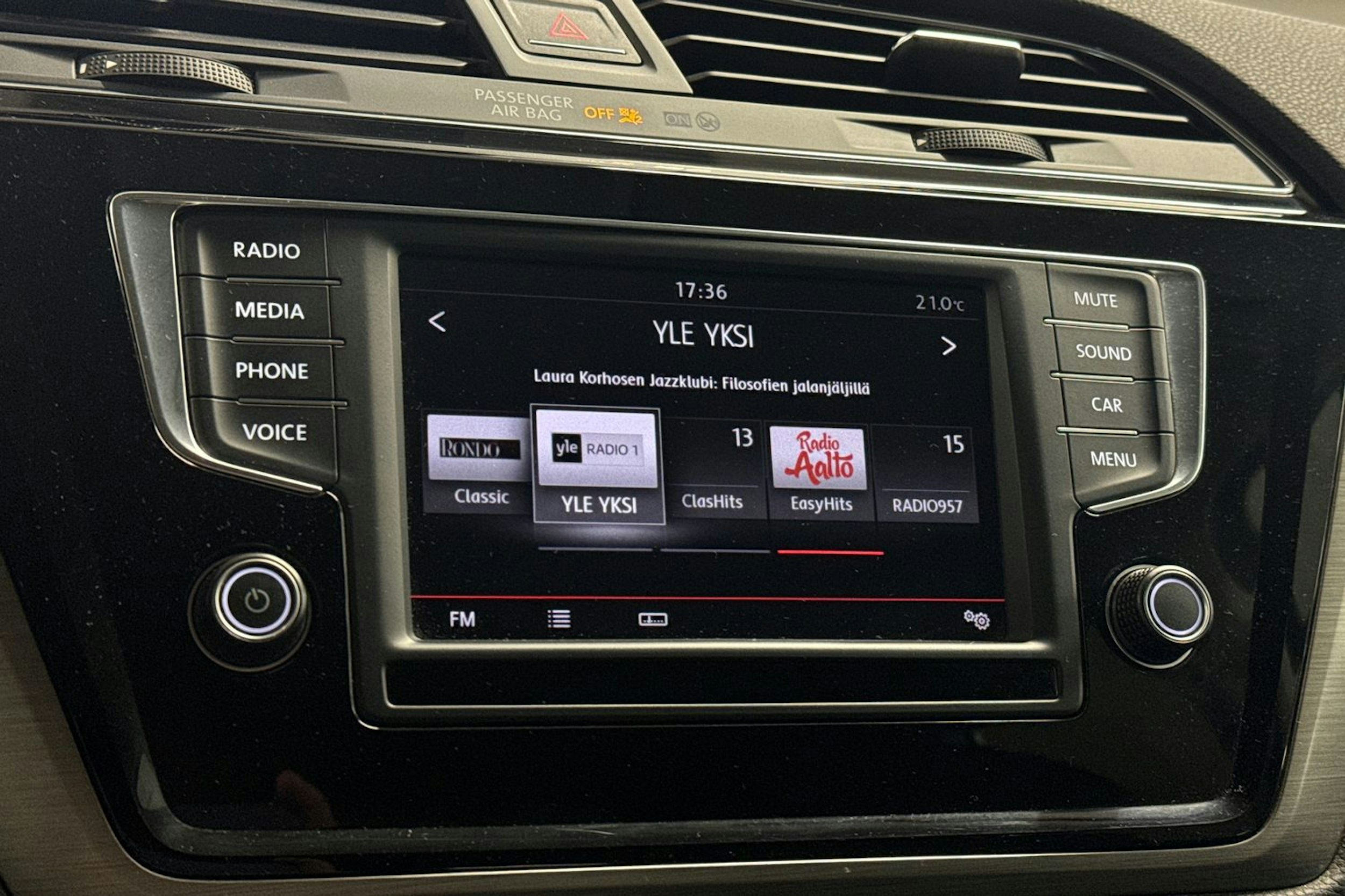 Ruskea (beige) Volkswagen TOURAN 2016 kuva 25.