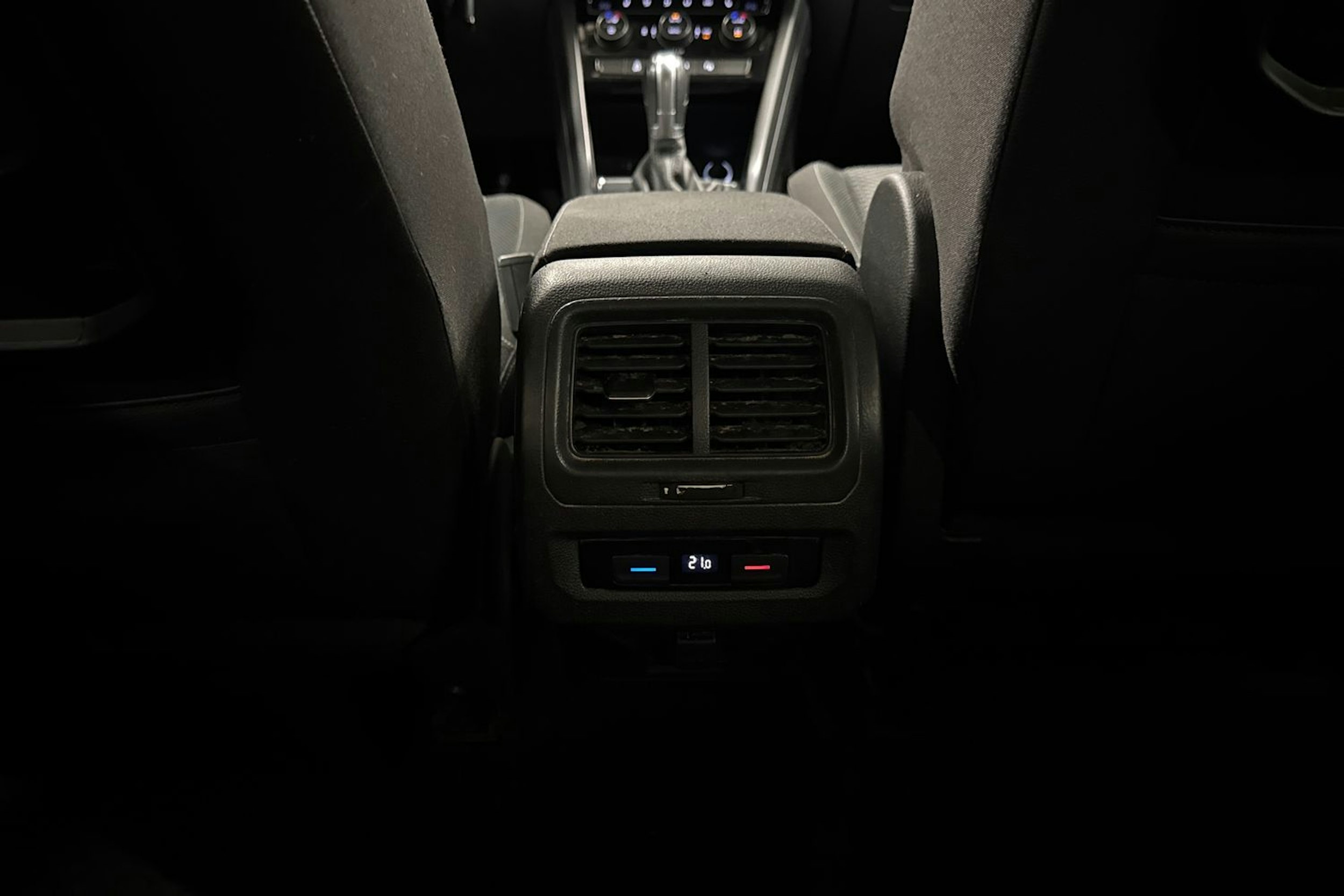 Ruskea (beige) Volkswagen TOURAN 2016 kuva 34.