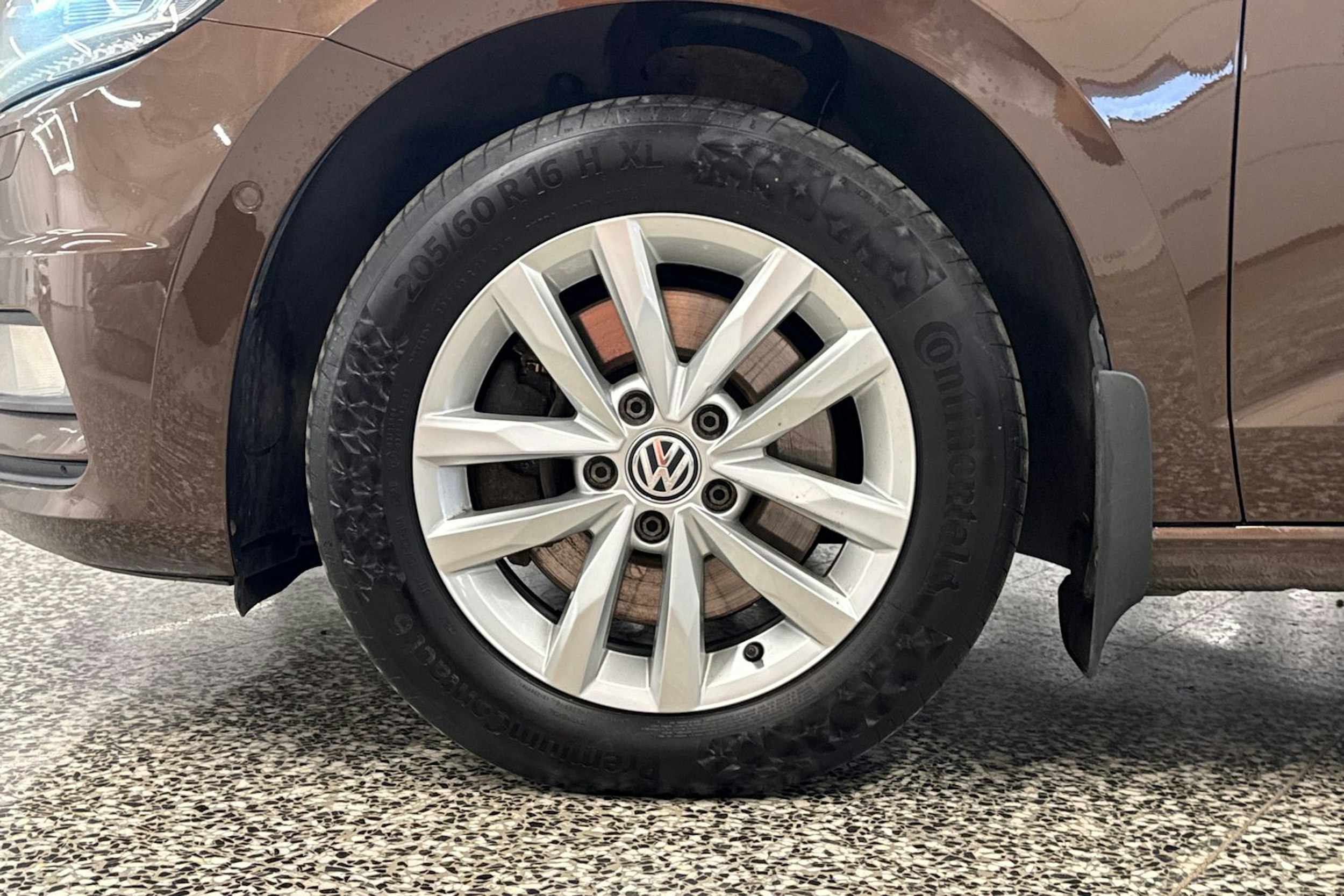 Ruskea (beige) Volkswagen TOURAN 2016 kuva 36.