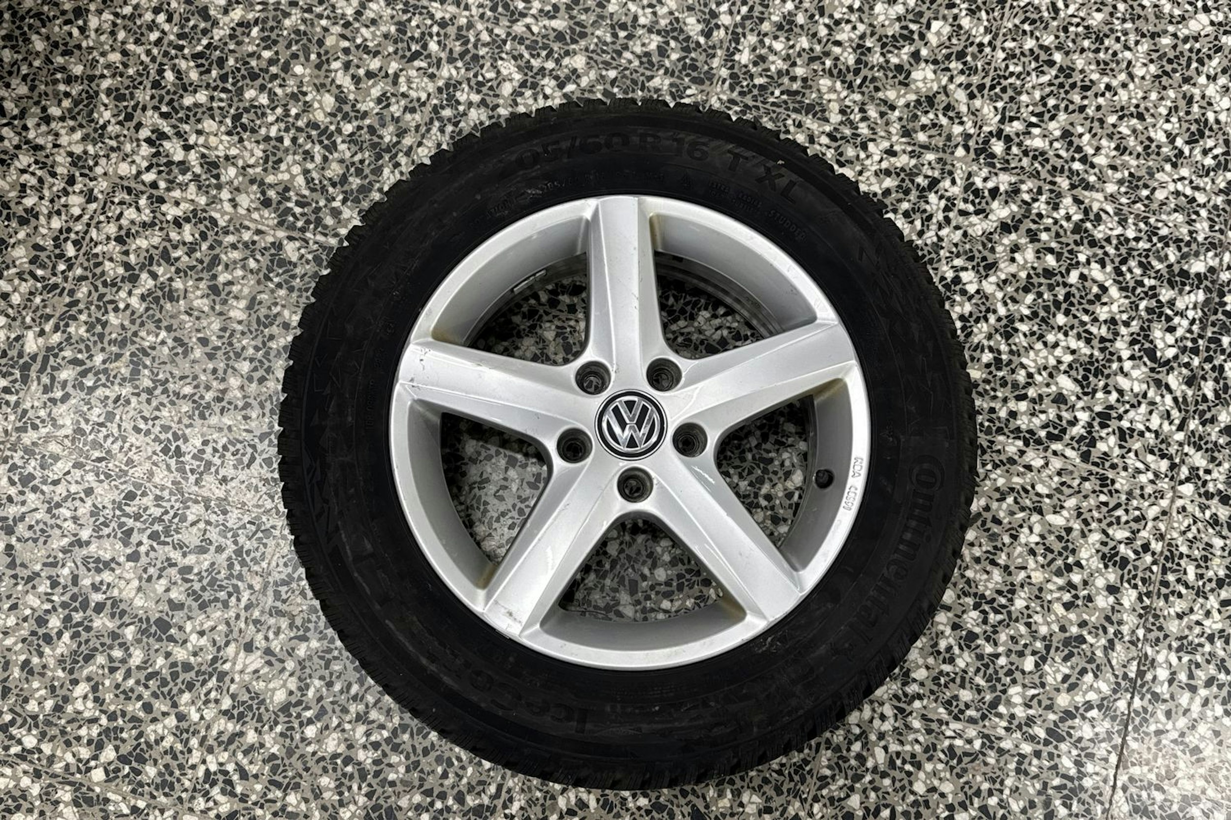 Ruskea (beige) Volkswagen TOURAN 2016 kuva 38.