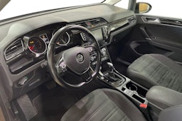 ruskea Volkswagen TOURAN 2016 kuva 7.
