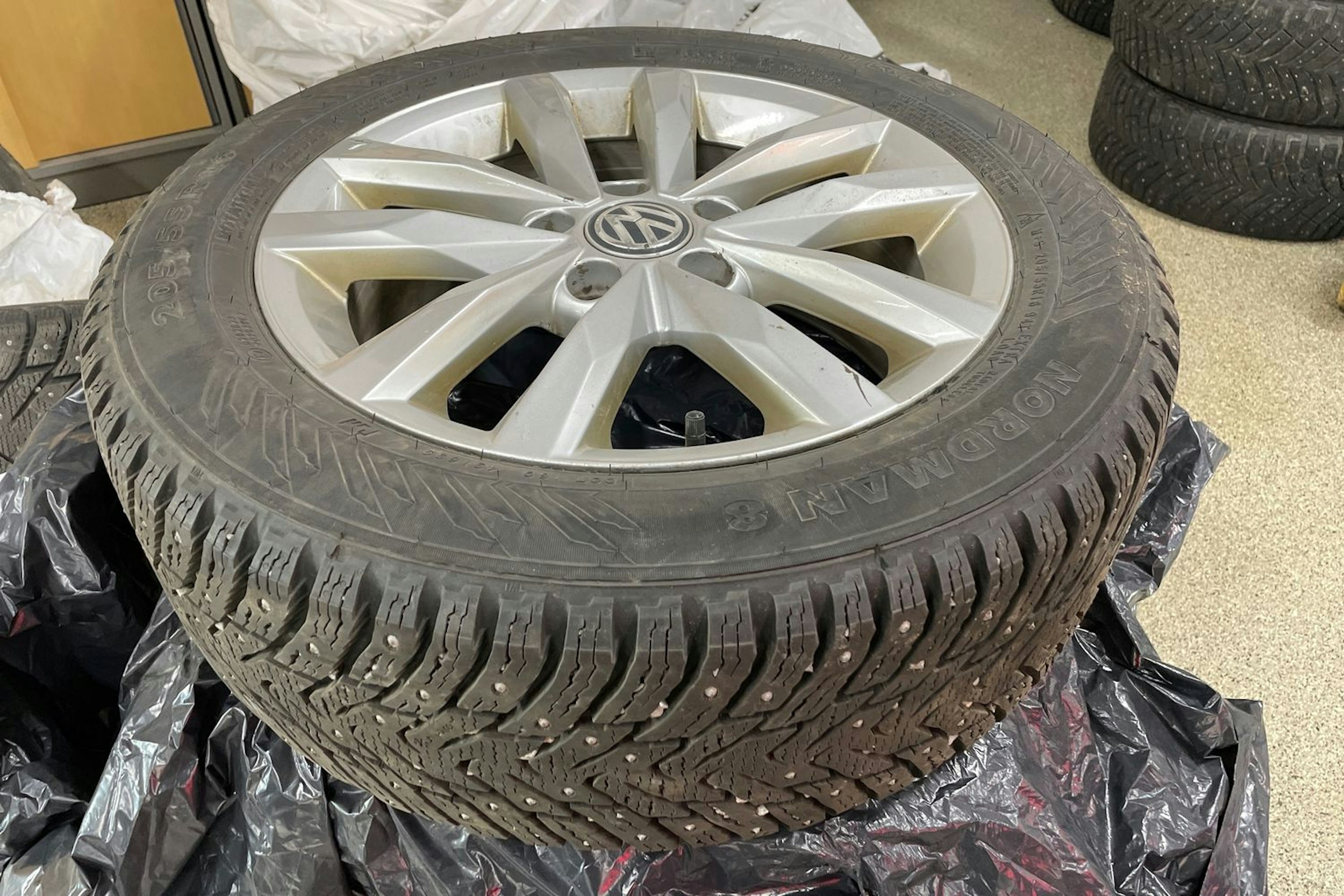 ruskea Volkswagen TOURAN 2016 kuva 13.