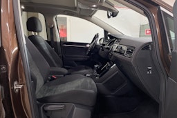 ruskea Volkswagen TOURAN 2016 kuva 14.