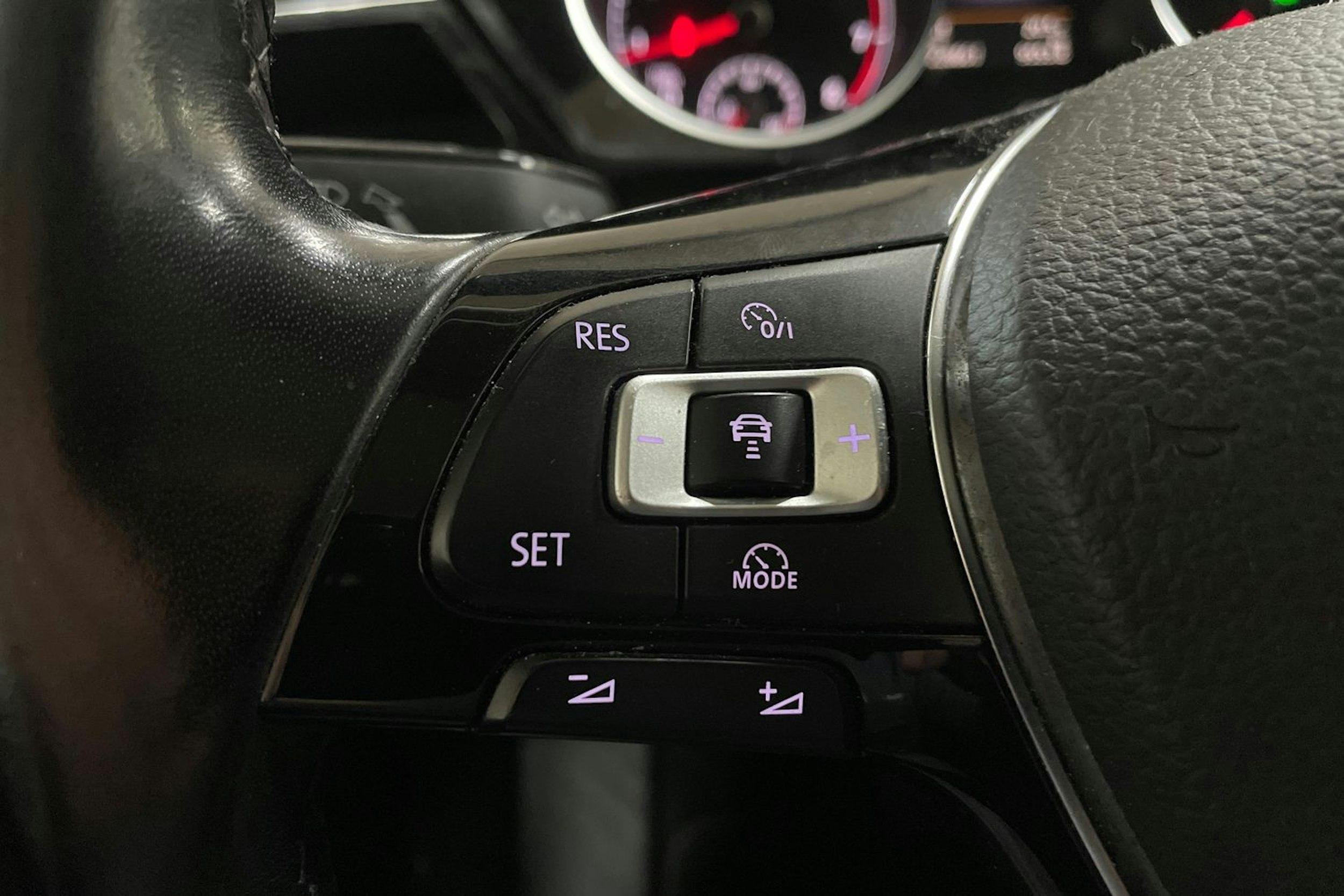 ruskea Volkswagen TOURAN 2016 kuva 24.