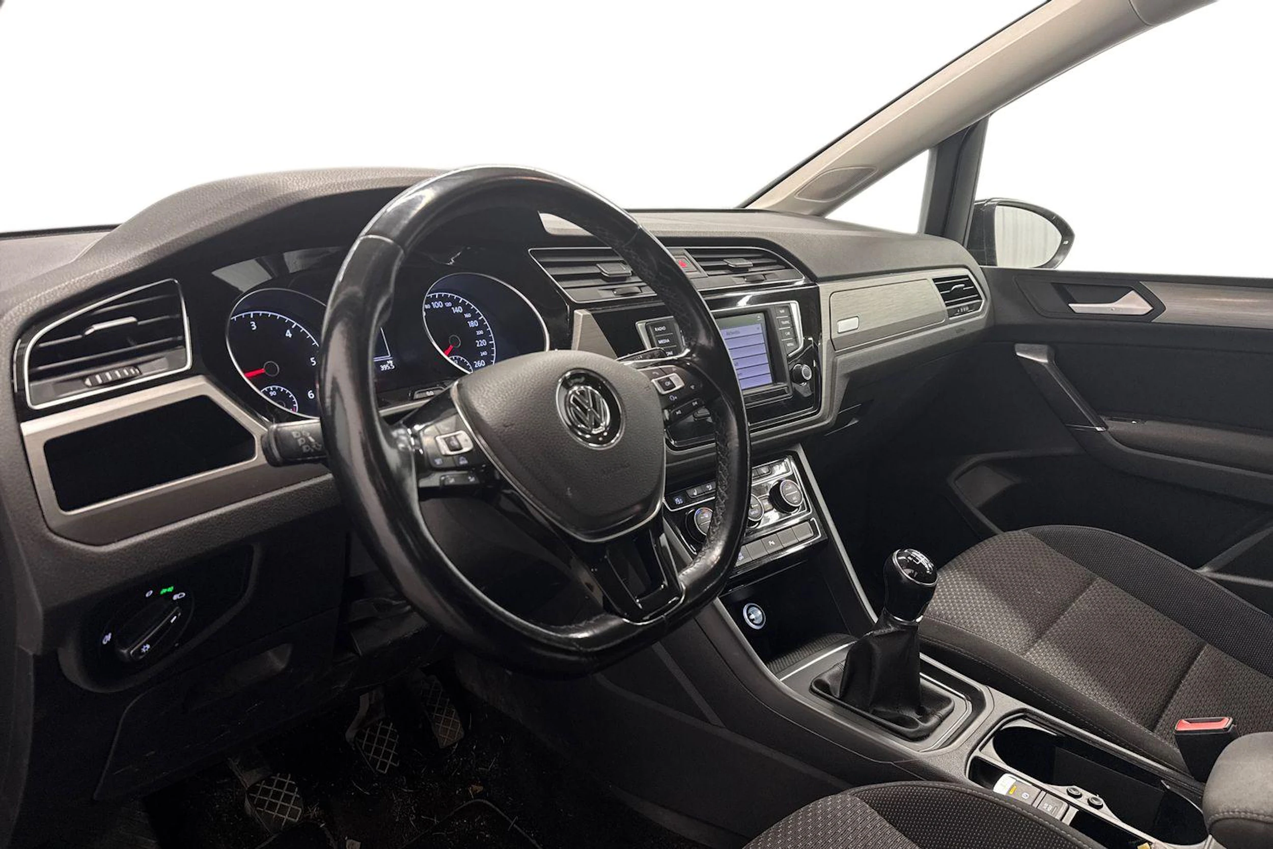 musta Volkswagen Touran 2016 kuva 3.