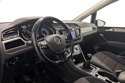 musta Volkswagen Touran 2016 kuva 3.