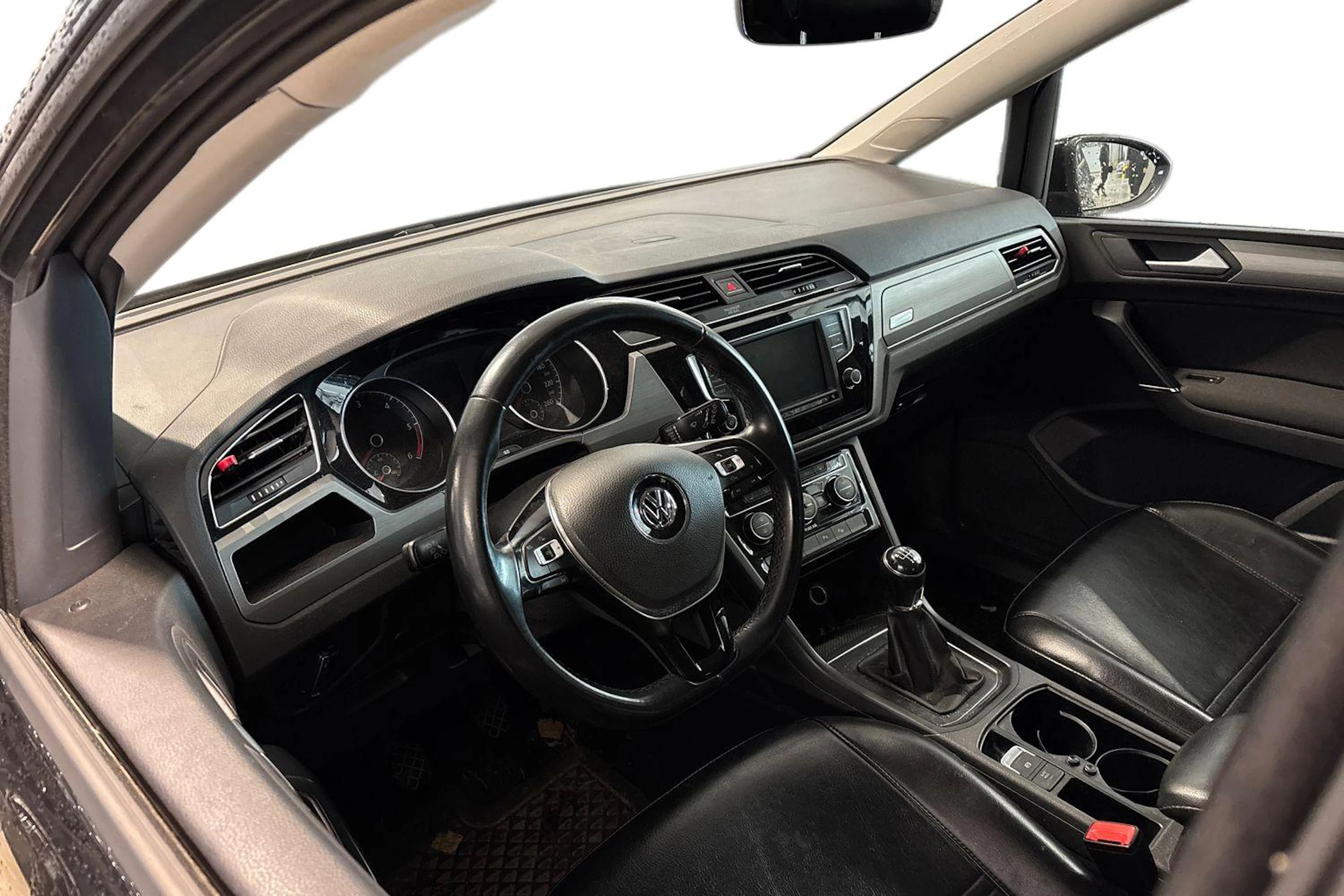 musta Volkswagen Touran 2016 kuva 3.