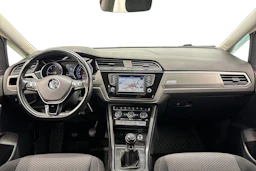 musta Volkswagen Touran 2016 kuva 7.