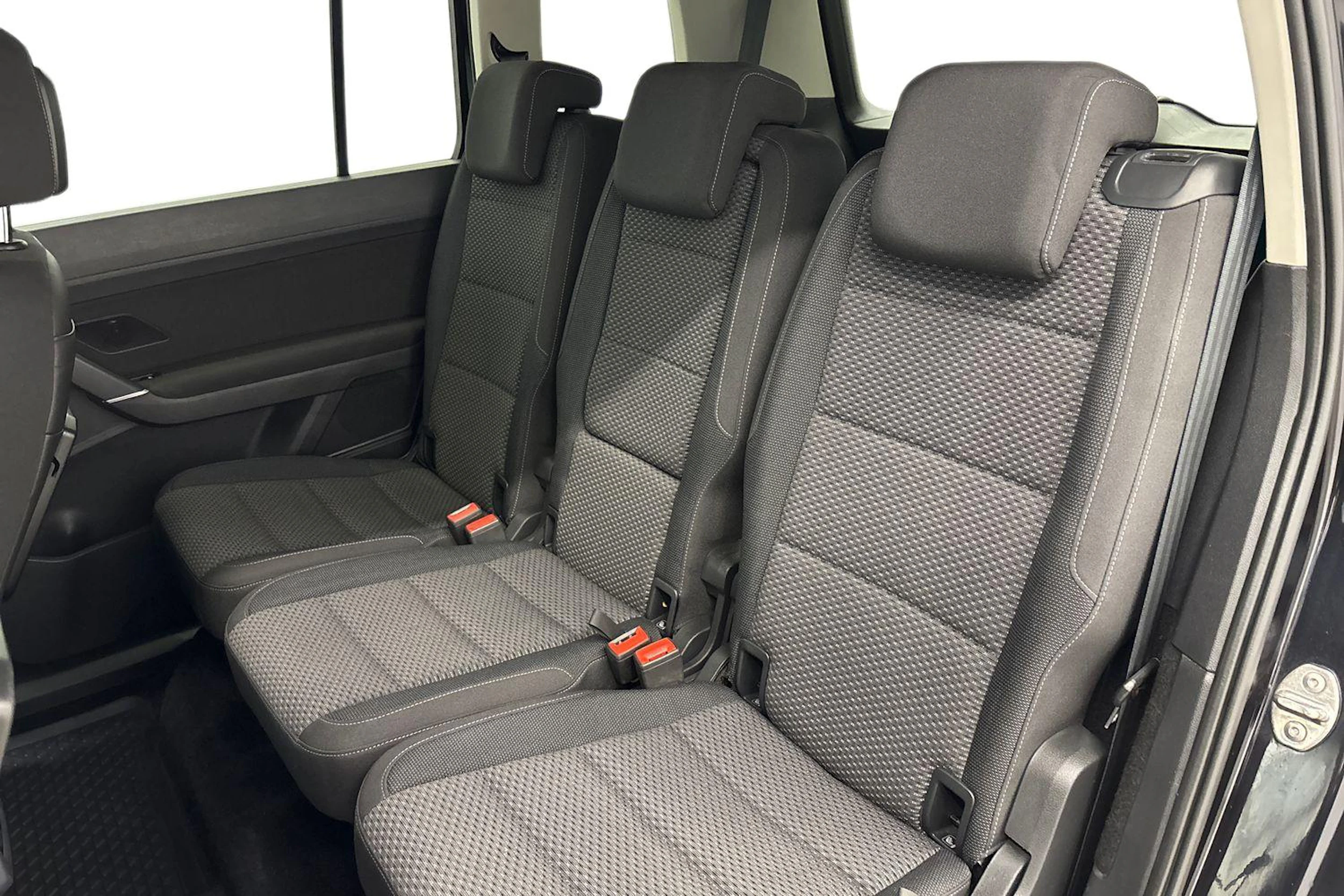 musta Volkswagen Touran 2016 kuva 8.