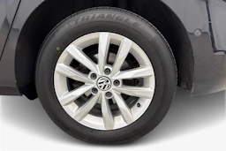 musta Volkswagen Touran 2016 kuva 9.