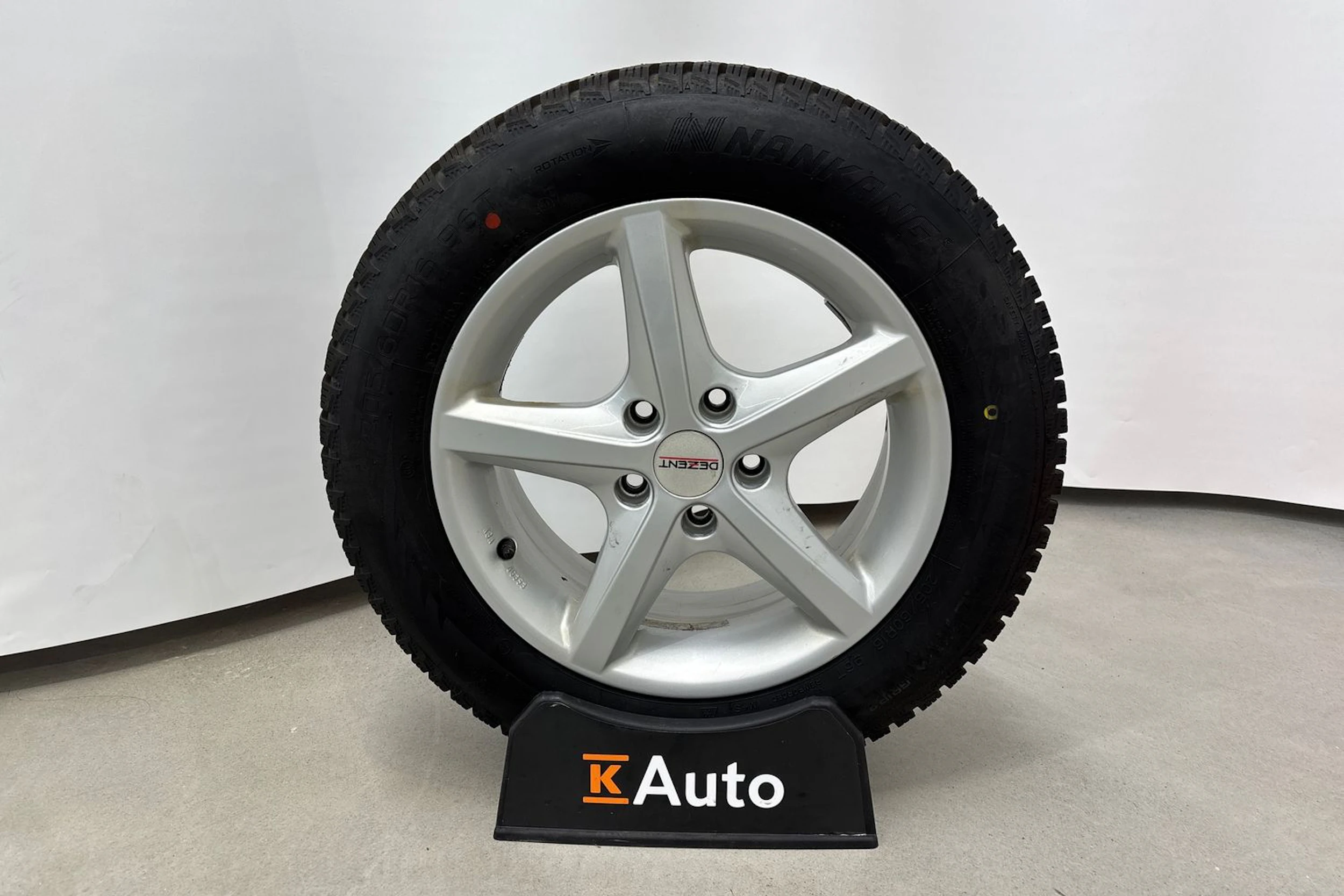 musta Volkswagen Touran 2016 kuva 10.