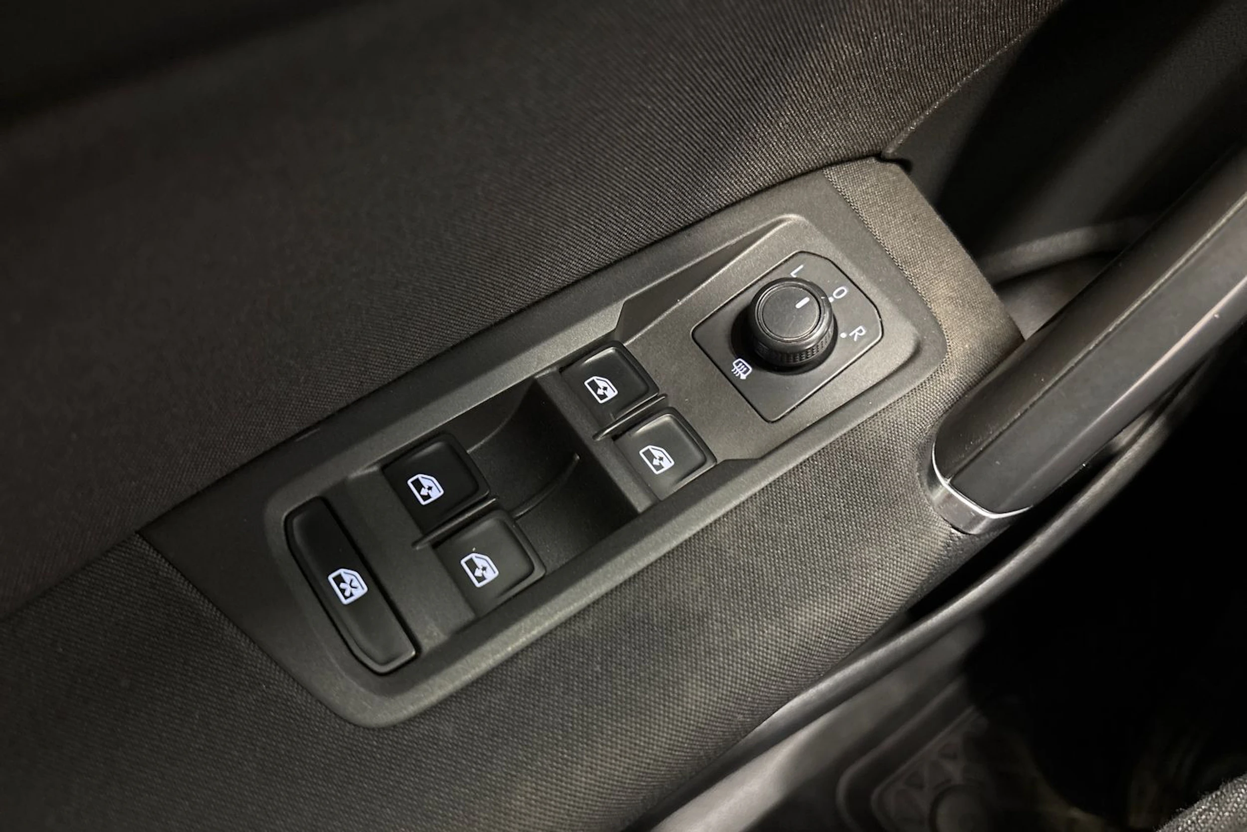 musta Volkswagen Touran 2016 kuva 15.