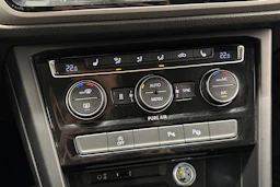 musta Volkswagen Touran 2016 kuva 16.