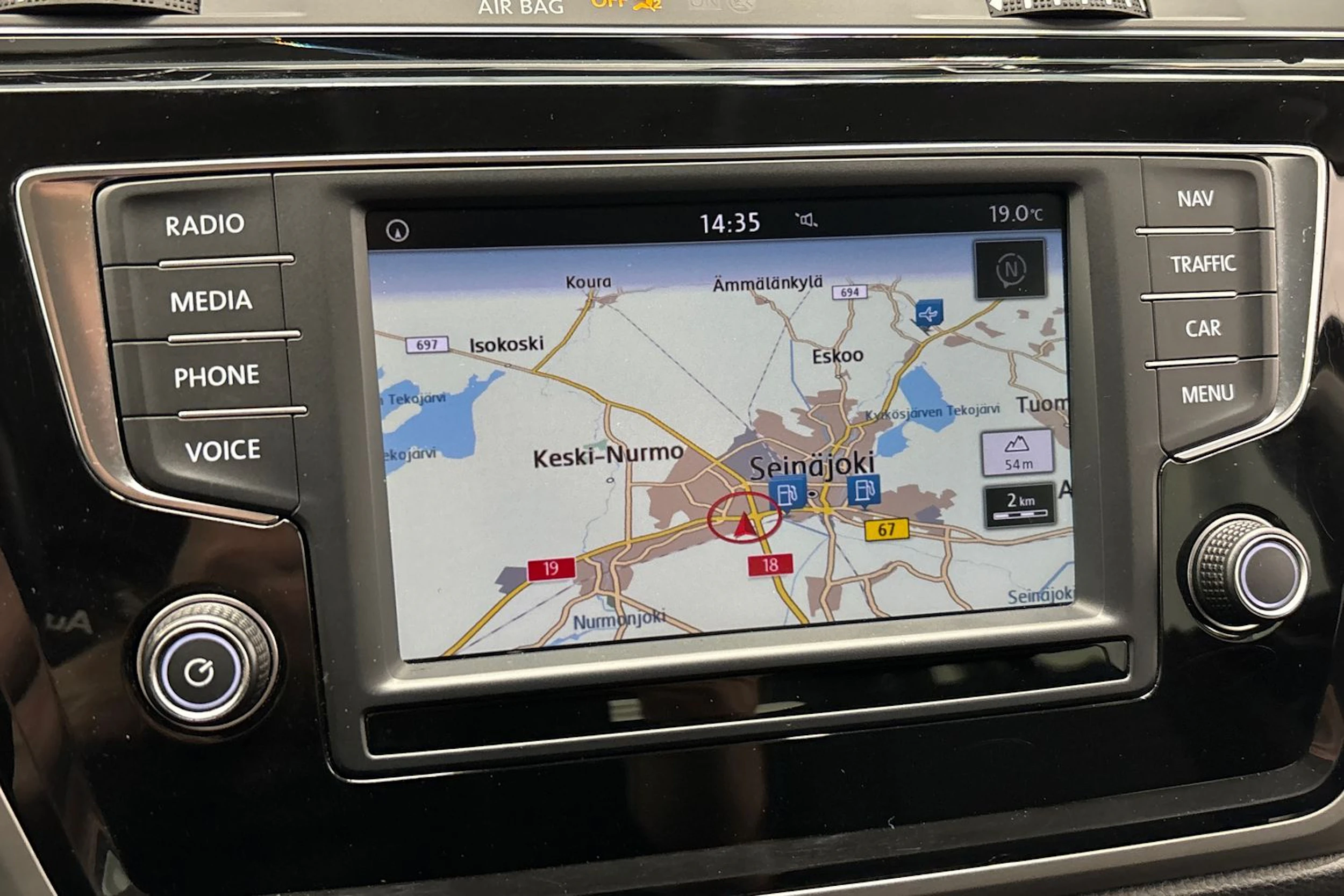 musta Volkswagen Touran 2016 kuva 17.