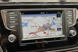 musta Volkswagen Touran 2016 kuva 17.