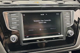 musta Volkswagen Touran 2016 kuva 18.