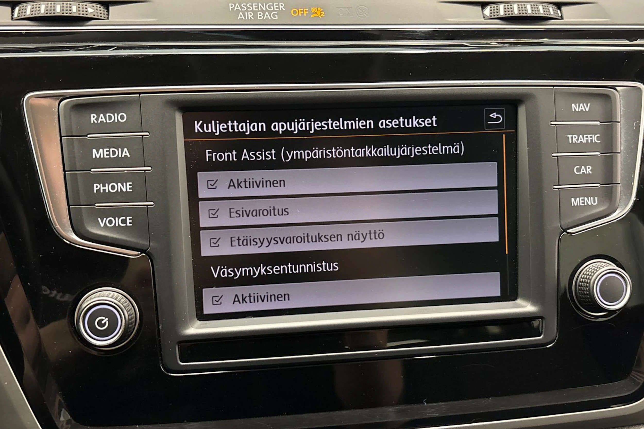 musta Volkswagen Touran 2016 kuva 19.