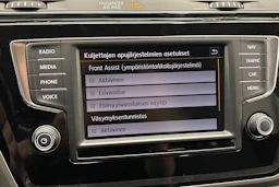 musta Volkswagen Touran 2016 kuva 19.